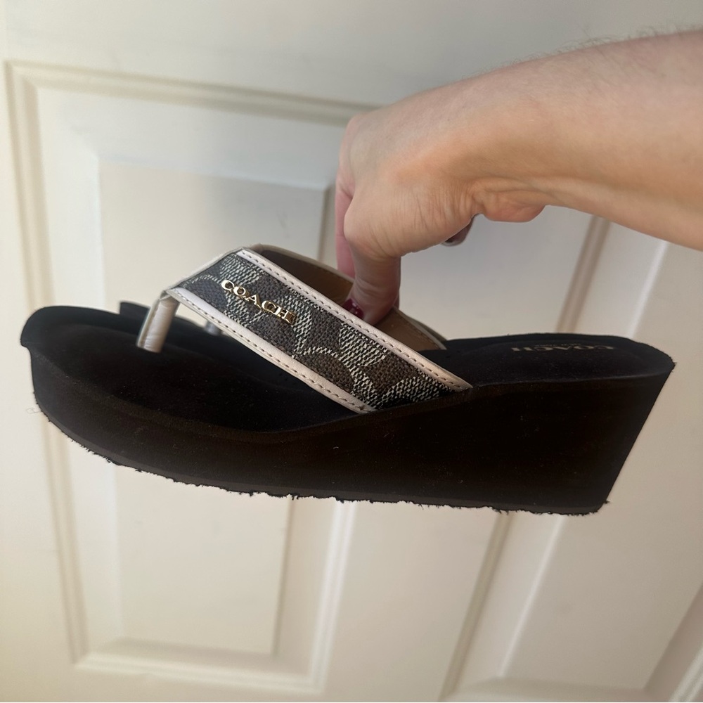 Coach Jolene Monogram Flip Flop - Size 6.5 - Picture 3 of 12